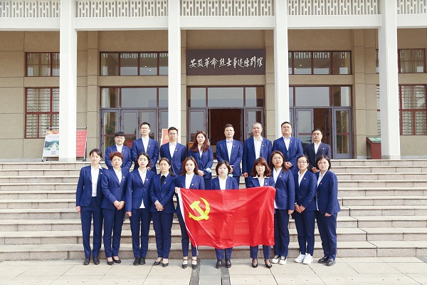 徽盐地产集团机关第二党支部开展“思念革命先烈，，，，，，，传承红色基因”主题党日活动