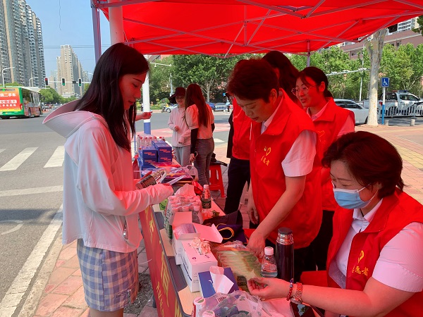 助力学子圆梦，，，，，，，践行国企继续  安徽UG环球地产集团组织爱心助考公益活动